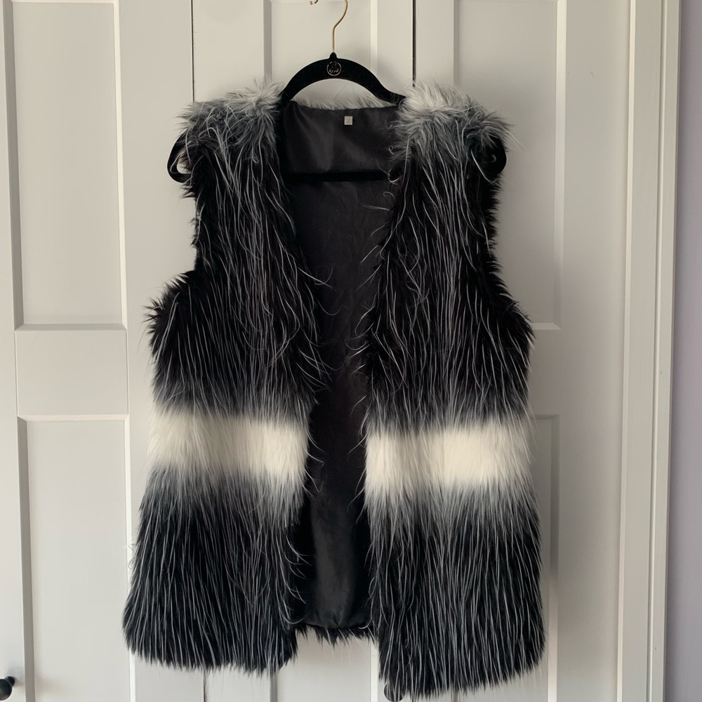 Foxy Stylish Black White Faux Fur Vest Coat Large Emo Glam Boho Chic Versatile